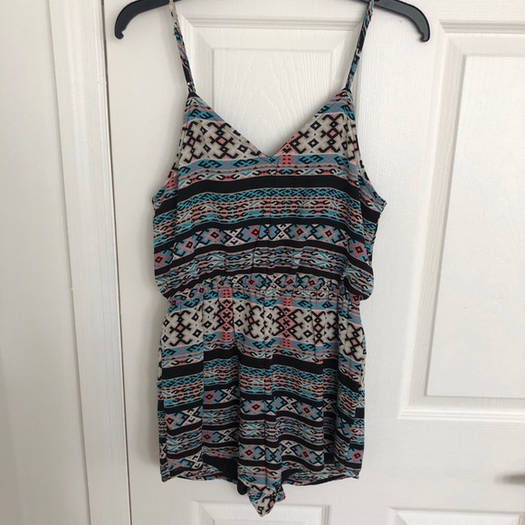 Geometric Pattern Romper - Picture 2 of 2